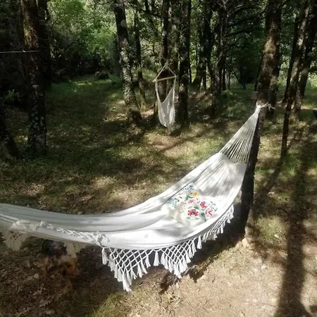 캠프장 Insolite Bergerie Dans La Foret *