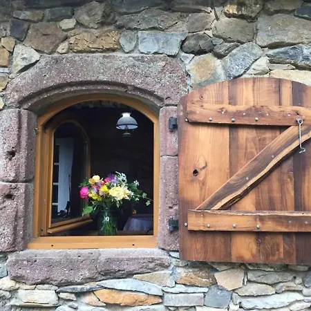 Kemping Insolite Bergerie Dans La Foret Arnac-Sur-Dourdou