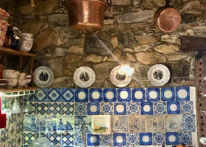 Parque de Campismo Insolite Bergerie Dans La Forêt *