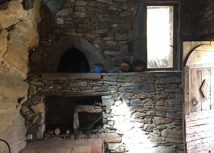 Insolite Bergerie Dans La Foret