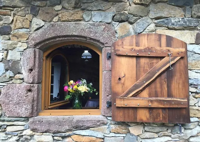 Kemping Insolite Bergerie Dans La Foret Arnac-Sur-Dourdou