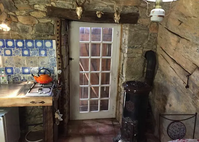 Insolite Bergerie Dans La Foret