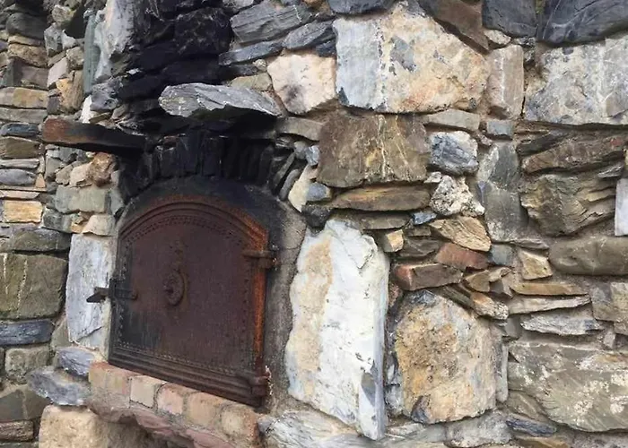 Parque de Campismo Insolite Bergerie Dans La Forêt *