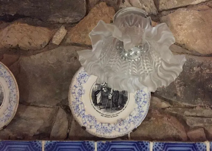 Parque de Campismo Insolite Bergerie Dans La Forêt *