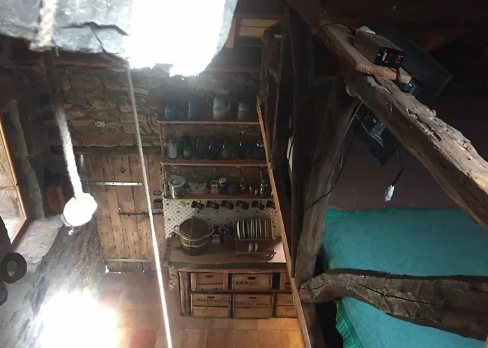 Parque de Campismo Insolite Bergerie Dans La Forêt